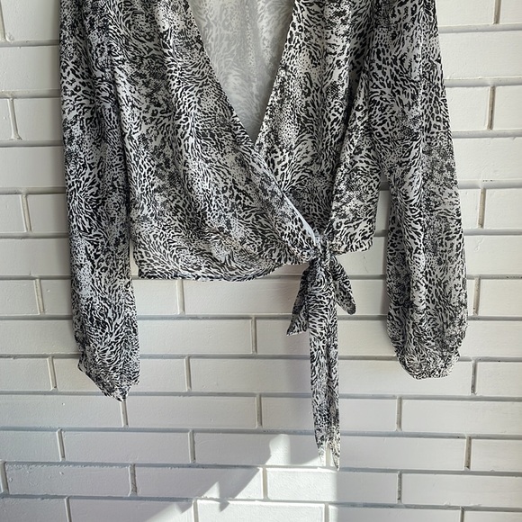 Dynamite | Cross-Over Printed Top - Picture 3 of 5